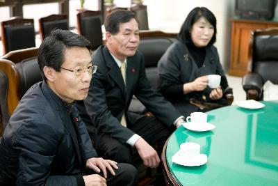 미술협회 및 축협 이웃돕기 기탁