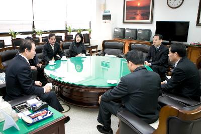 미술협회 및 축협 이웃돕기 기탁