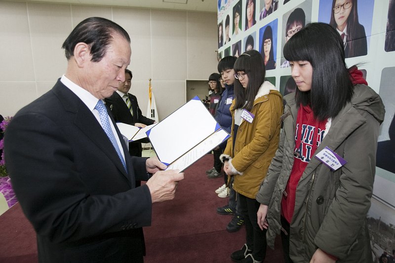 우수중학생 장학증서 수여식