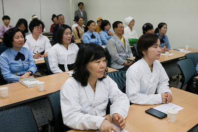 자원봉사자 교육 및 1930년대 시간여행 연극공연