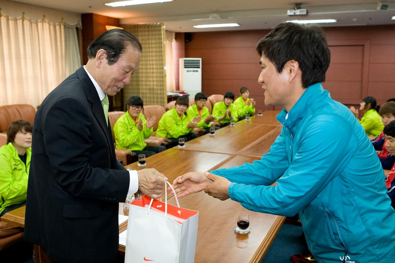 직장운동 경기부 육상 조정팀 격려