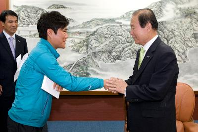 직장운동 경기부 육상 조정팀 격려