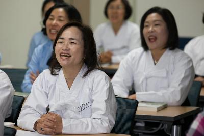 자원봉사자 교육 및 1930년대 시간여행 연극공연