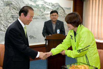 직장운동 경기부 육상 조정팀 격려