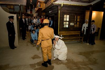 자원봉사자 교육 및 1930년대 시간여행 연극공연