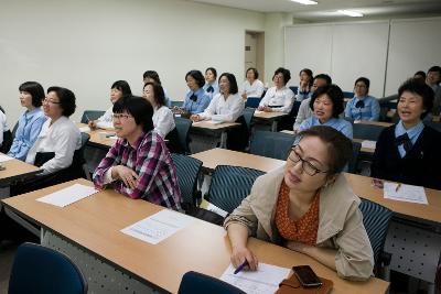 자원봉사자 교육 및 1930년대 시간여행 연극공연