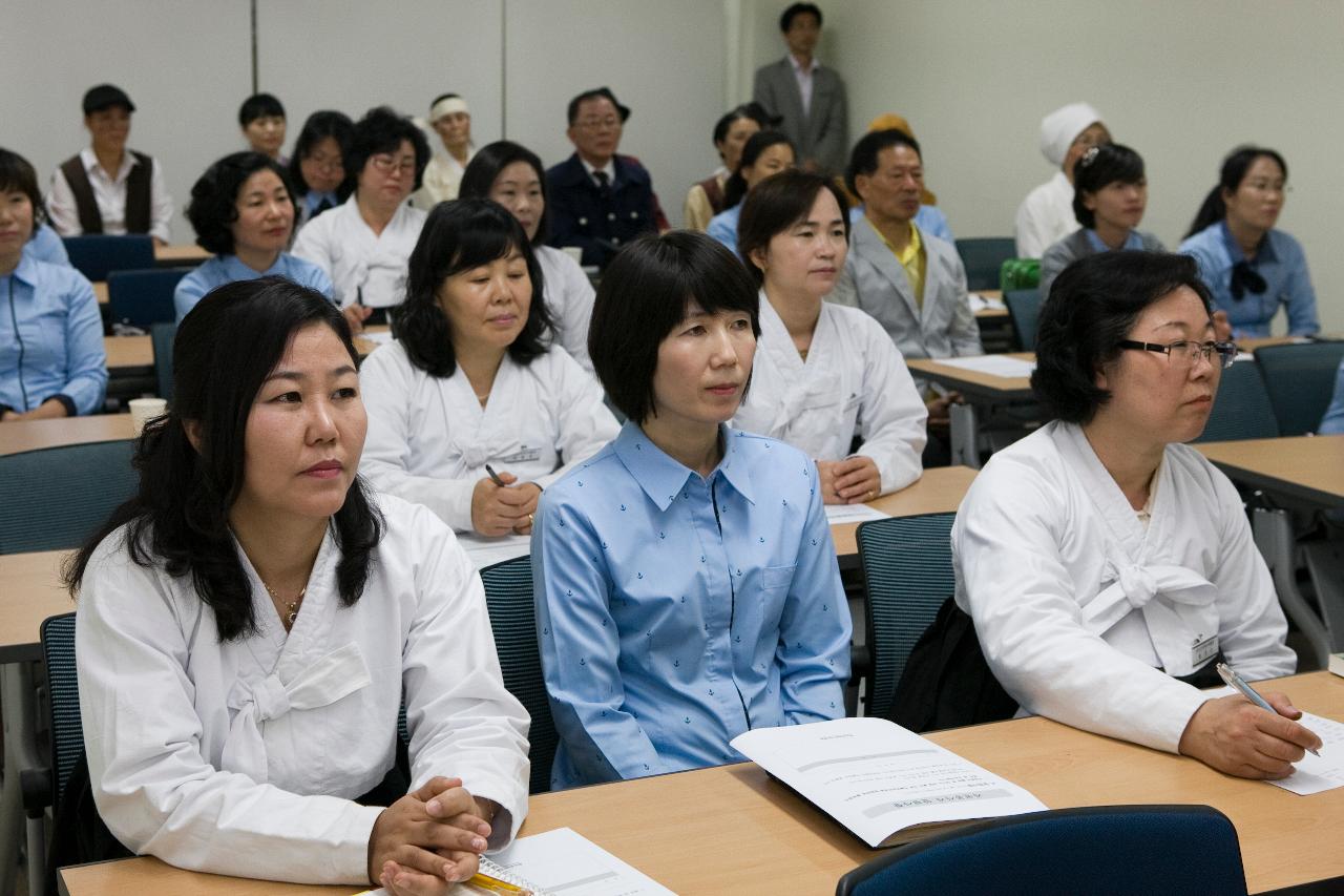 자원봉사자 교육 및 1930년대 시간여행 연극공연