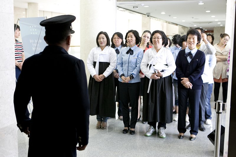 자원봉사자 교육 및 1930년대 시간여행 연극공연