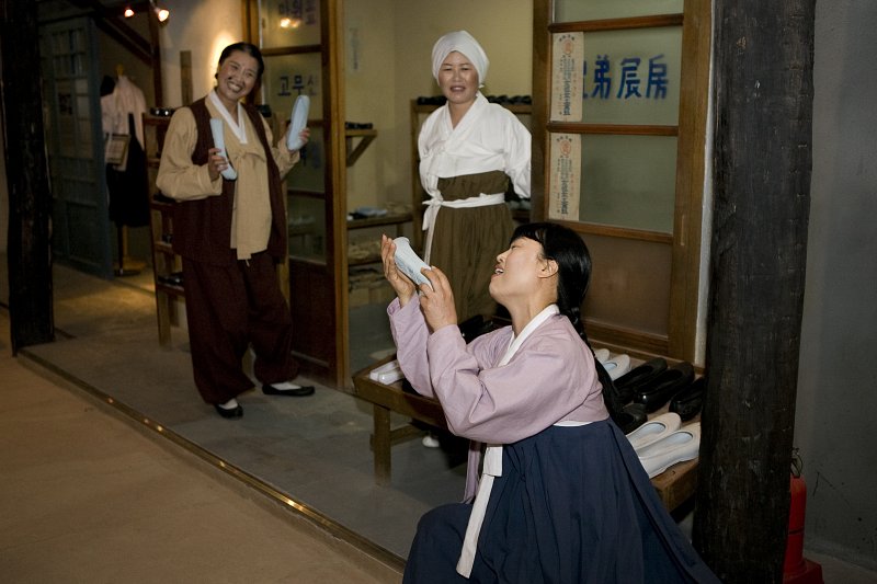 자원봉사자 교육 및 1930년대 시간여행 연극공연