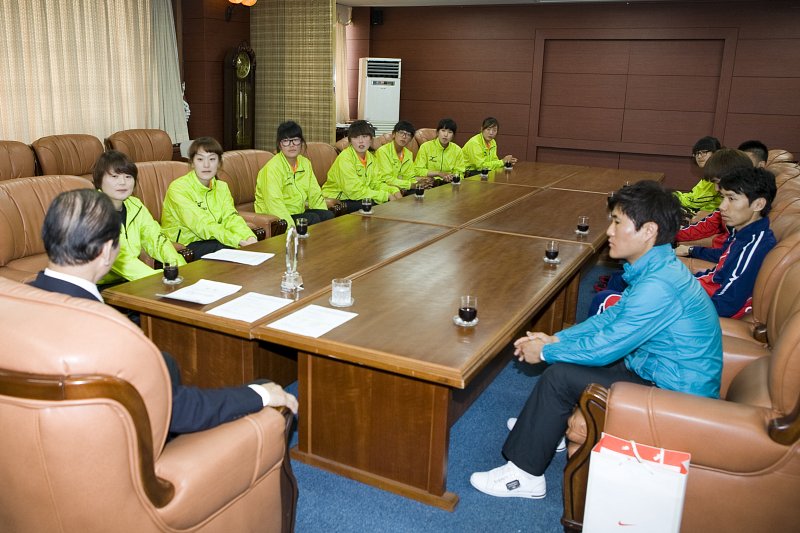 직장운동 경기부 육상 조정팀 격려