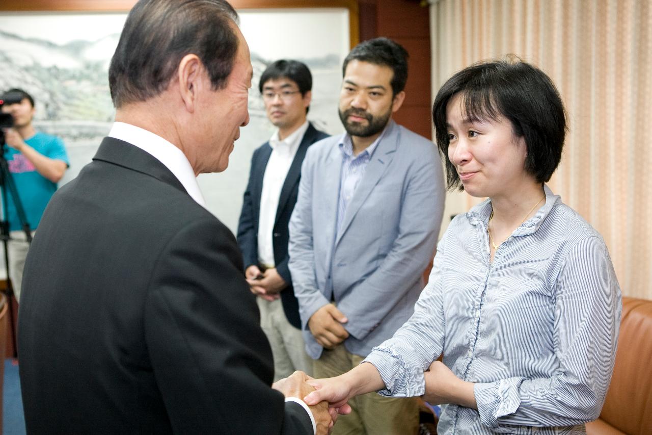 한국주재 일본인사 방문