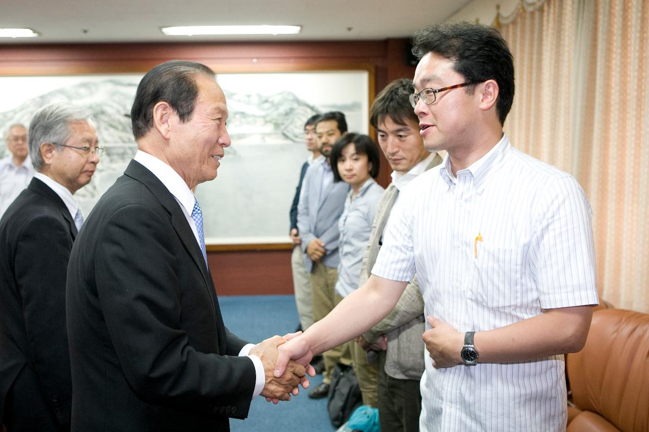 한국주재 일본인사 방문