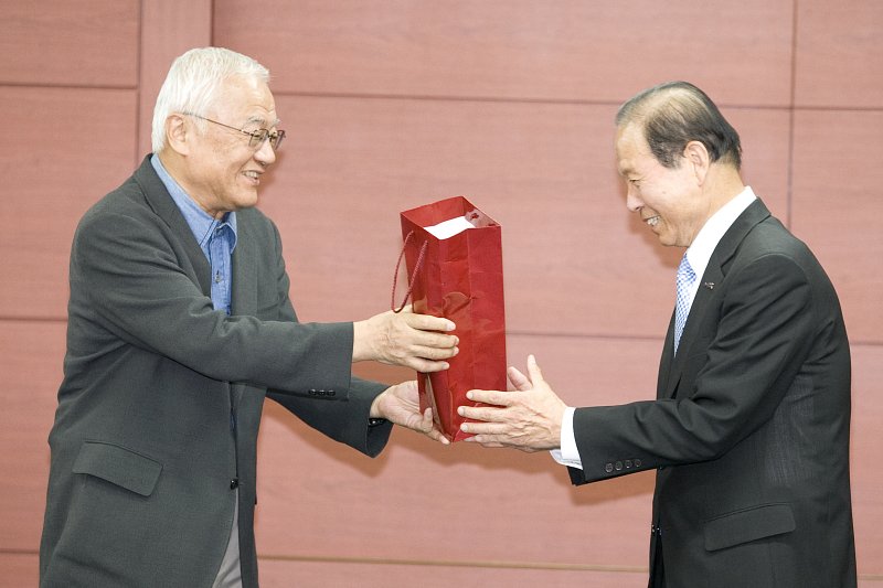 한국주재 일본인사 방문