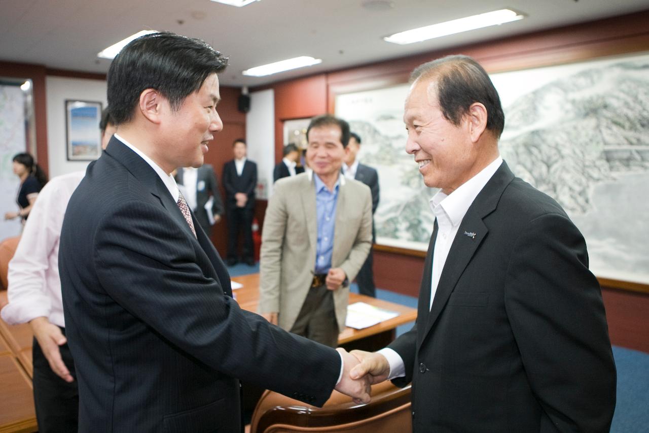 중국 연운항시 관운현서기 일행방문