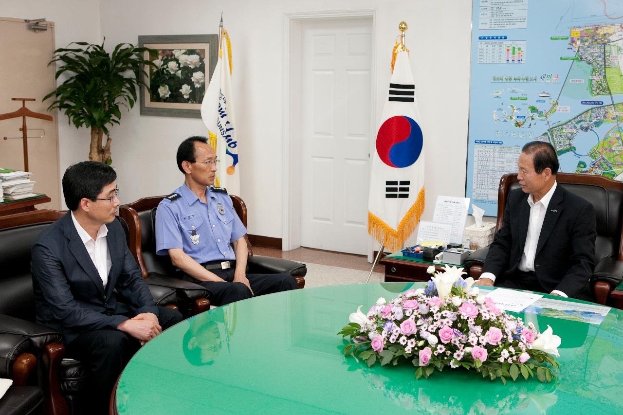 군산해양경찰서 수재민돕기 기탁