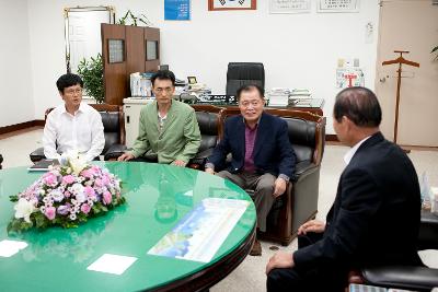 군산대 최고경영자과정 동문회 수재민돕기 기탁