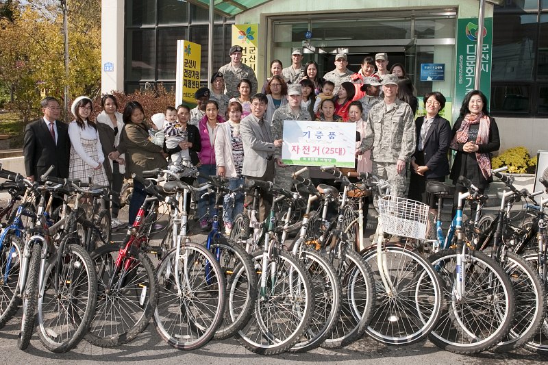 미군장병 다문화센터 자전거 기증