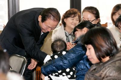 군산 이주여성 한국어 교육 종강식에 방문한 문동신군산시장