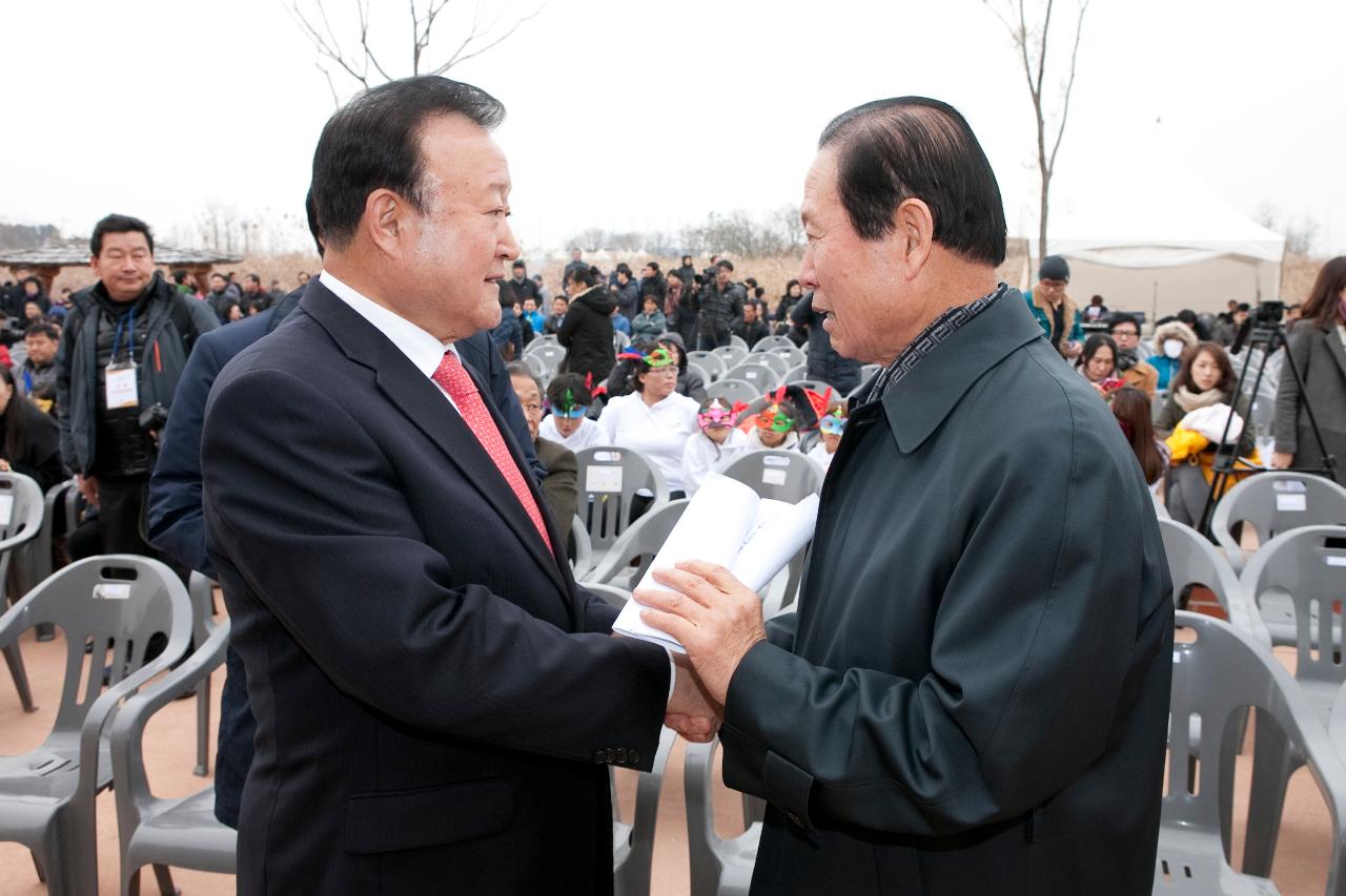 철새축제 개막식장에서 김천시장과 군산시장의 만남