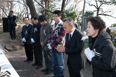 제67주년 순직 의용소방대원 추모위령제 유가족 헌화 후 기도