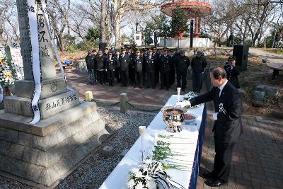 제67주년 순직 의용소방대원 추모위령제 문동신 군산시장 헌화