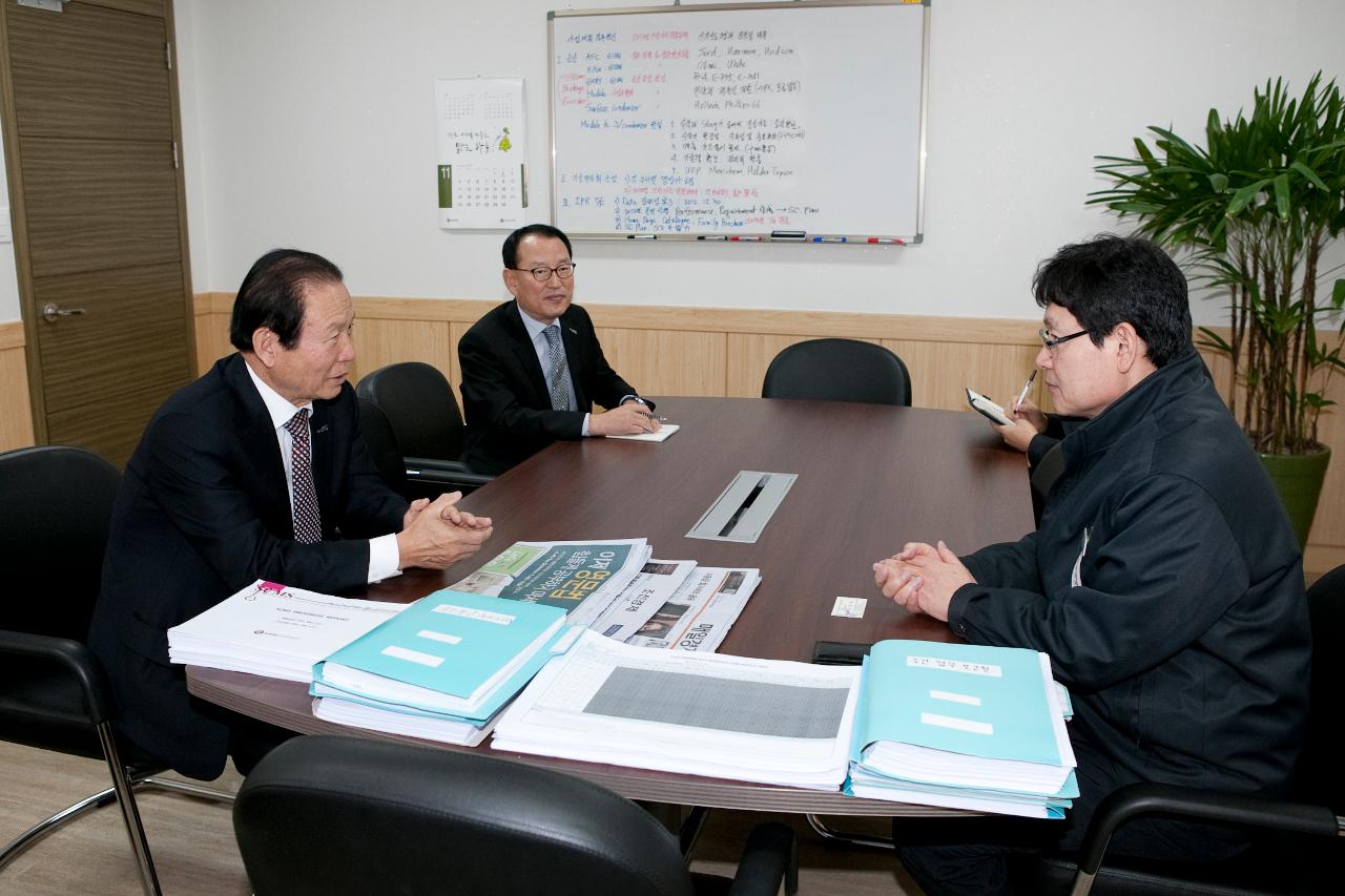 문동신 군산시장 관내 또다른 중소기업 현장방문 기업대표로 부터 애로사항 청취