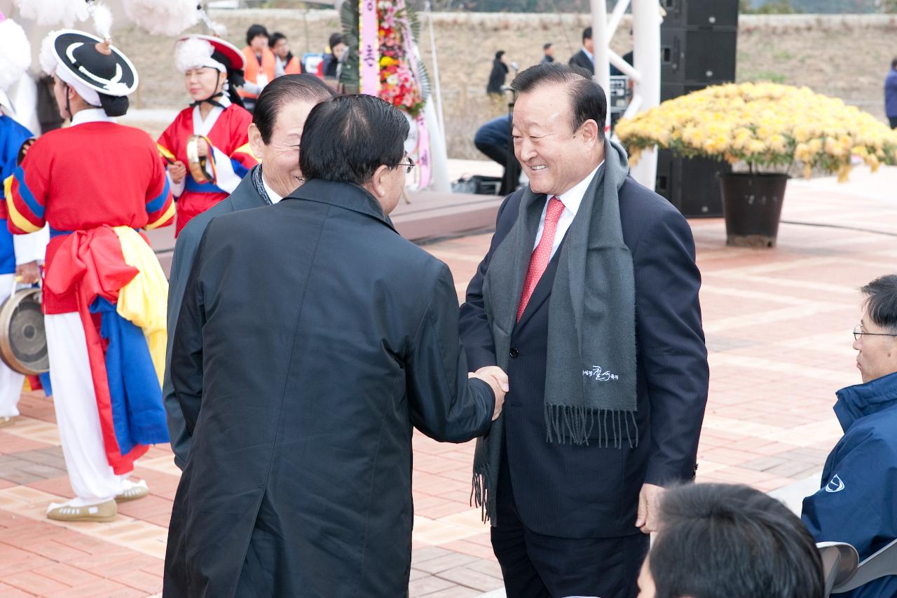 철새축제 개막식장에서 김천시장과 군산시장의 만남