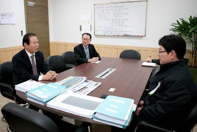 문동신 군산시장 관내 또다른 중소기업 현장방문 기업대표로 부터 애로사항 청취 및 격려