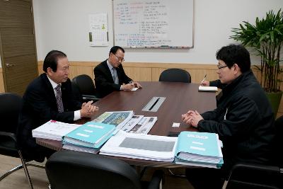 문동신 군산시장 관내 또다른 중소기업 현장방문 기업대표로 부터 애로사항 청취 및 격려