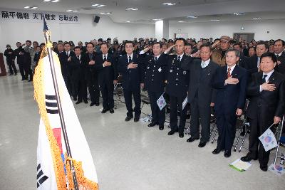 연평도 포격도달 2주기 추모행사에 참여한 문동신시장 및 내외빈의 국민의례