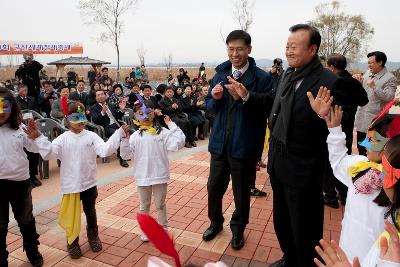 철새축제 개막식 식전공연을 함께하는 내외빈