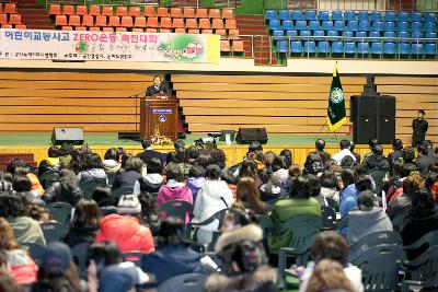 군산시 어린이 교통사고 제로화 운동 촉진대회에 참석한 문동신시장의 인사말 모습