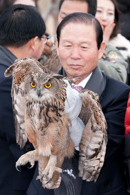 철새축제 개막식 철새 날리기