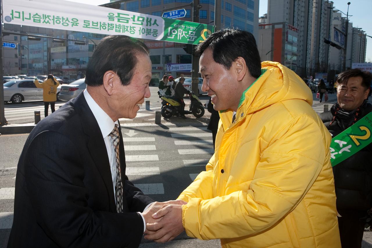 제18대 대선후보 민주당 문재인 후보 운동원 현장 격려모습