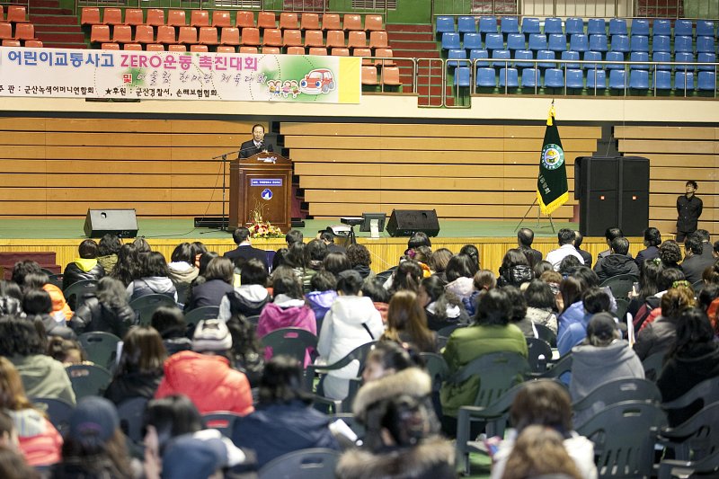 군산시 어린이 교통사고 제로화 운동 촉진대회에 참석한 문동신시장의 인사말 모습