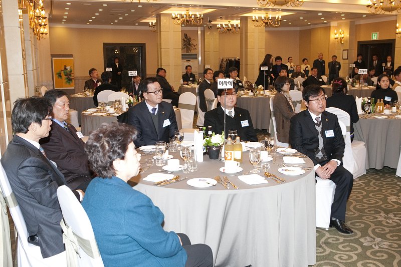 범죄피해자 지원센터 송년회가 많은이가 참석한 가운데 열렸다.