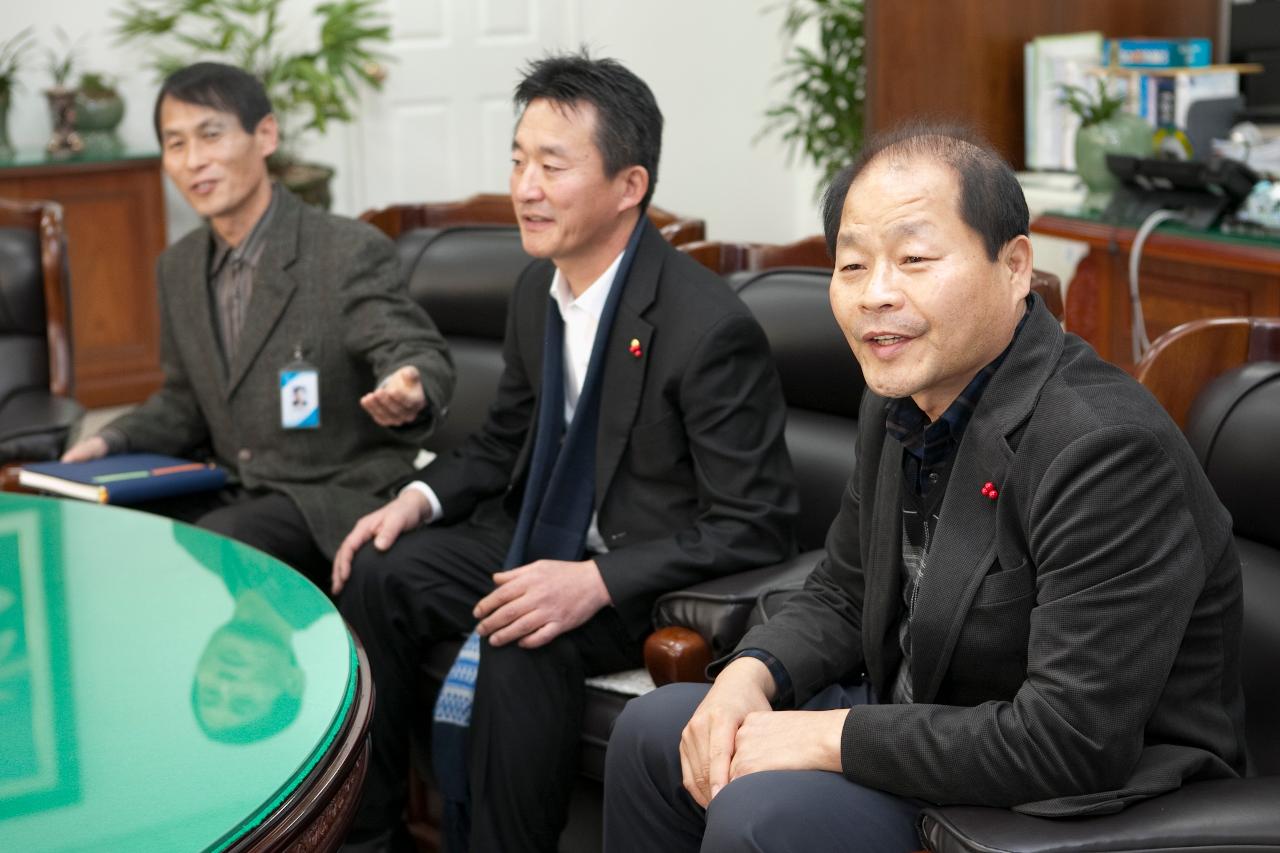 군산여객 & 우성여객 임원과 대화중인 모습.