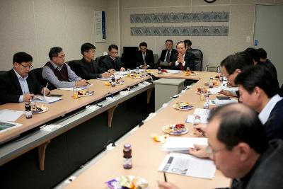 공단발전협의회 월례회의 군산 시장님께서 의견 제시 중인모습.