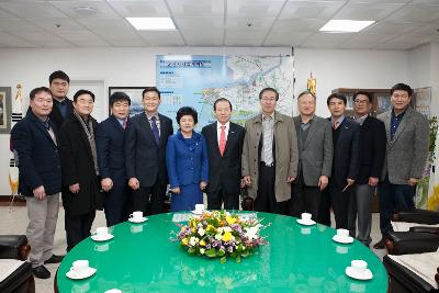 설날씨름대회 협회관계자와 시장님 기념촬영.