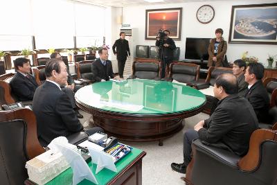 군산여객 & 우성여객 임원들과 간담회 중인 군산 시장님.