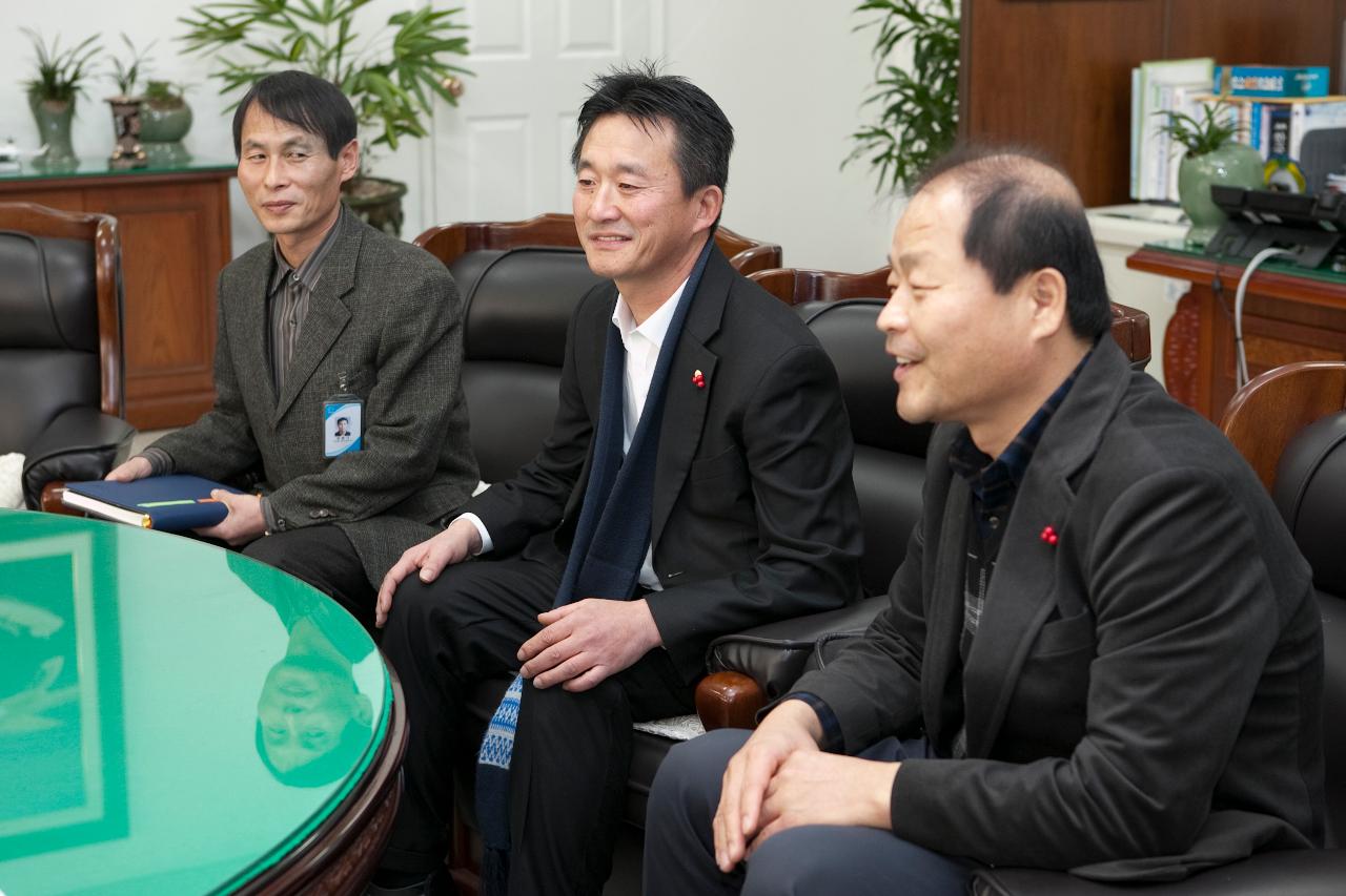 군산여객 & 우성여객 임원과 대화중인 모습.