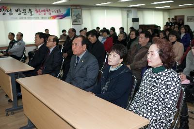 연두일정 참관중인 주민모습.