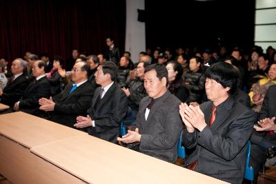 시청후 박수치는 임피면주민.