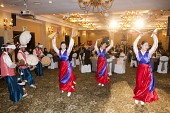 풍물 패 여성 무용수들의 화려한 북춤.사진(00020)