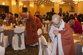 스님들의 기도 모습이 진지해 보인다.사진(00005)