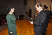 시장님이 시립예술단원에게 위촉장을 수여하는 모습사진(00115)