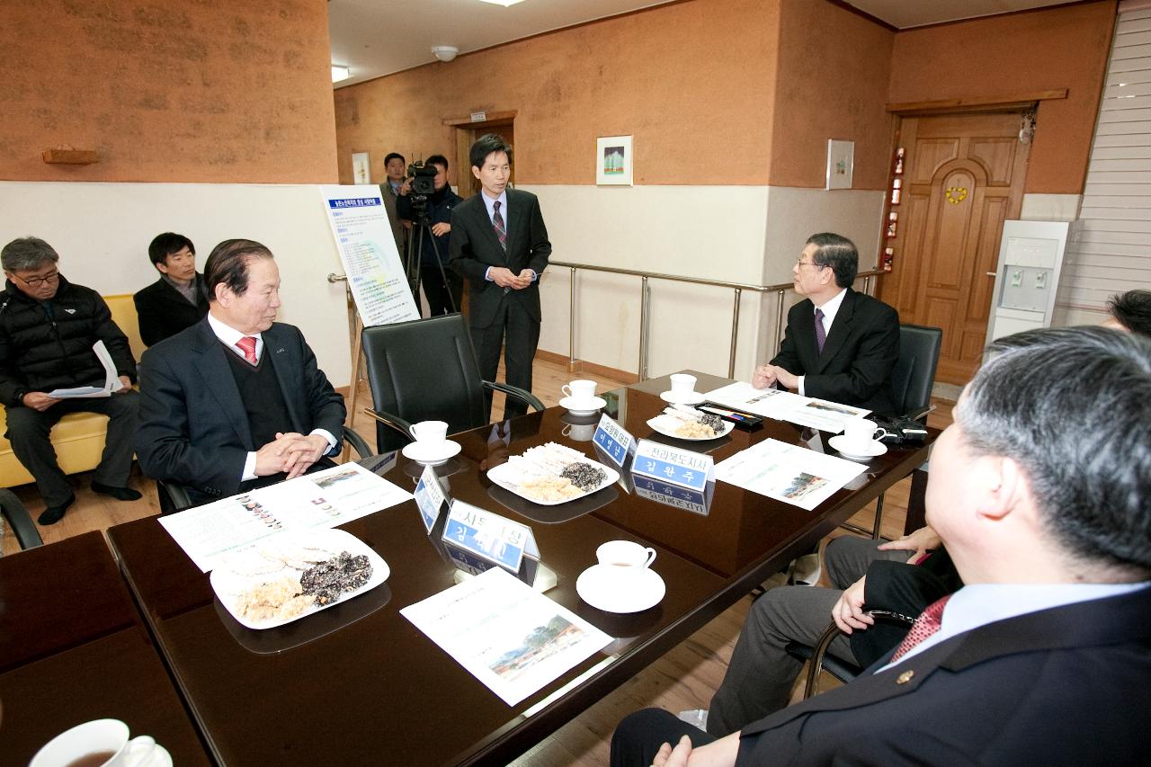 김황식 국무총리 동부노인요양원 방문