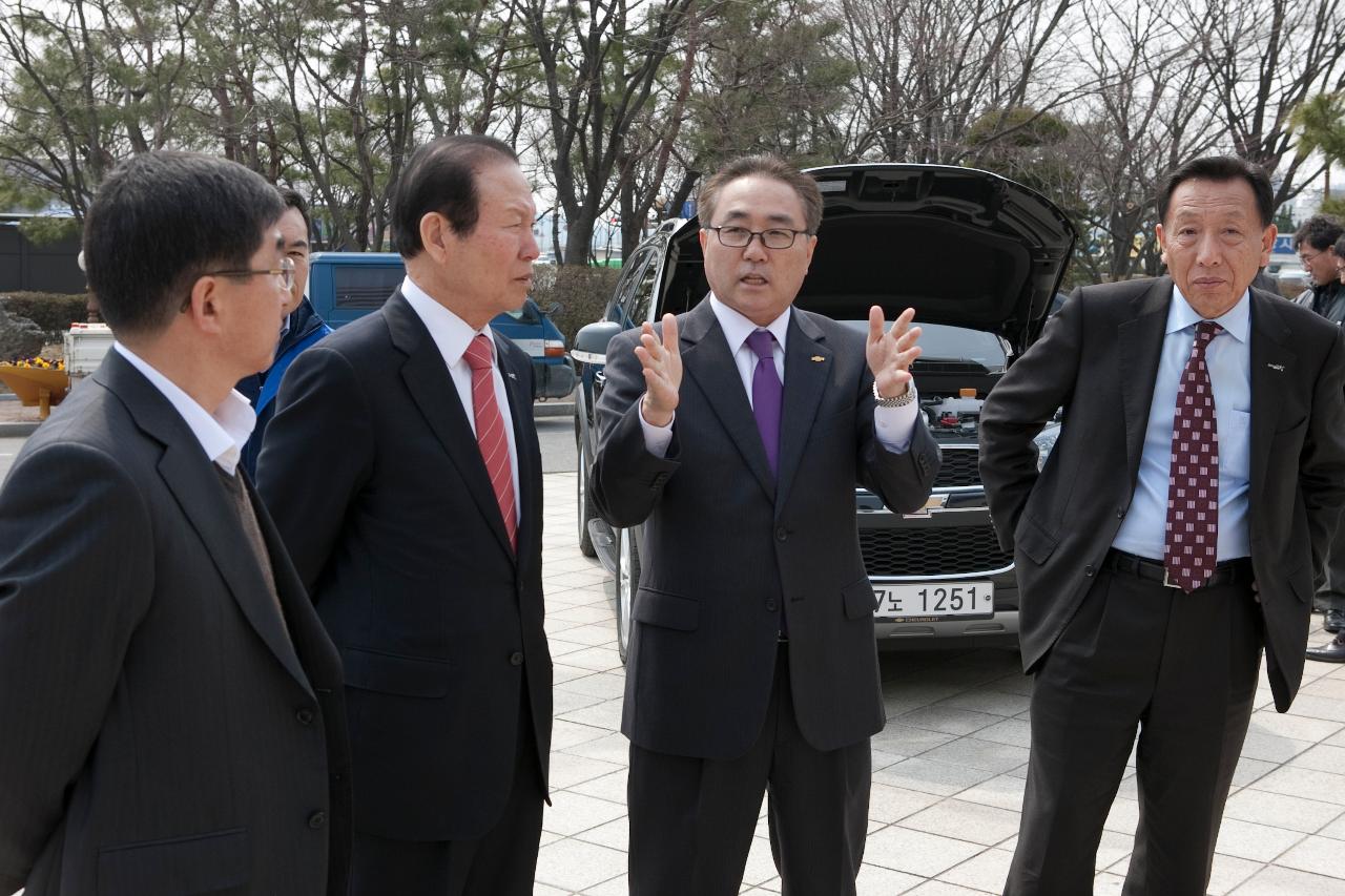 한국GM 시청광장 전시회