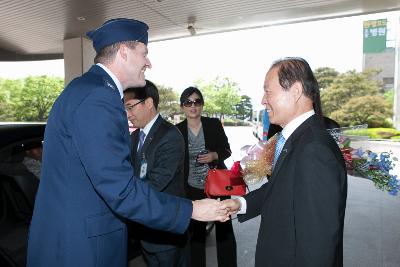 미공군 제8전투비행단장 예방