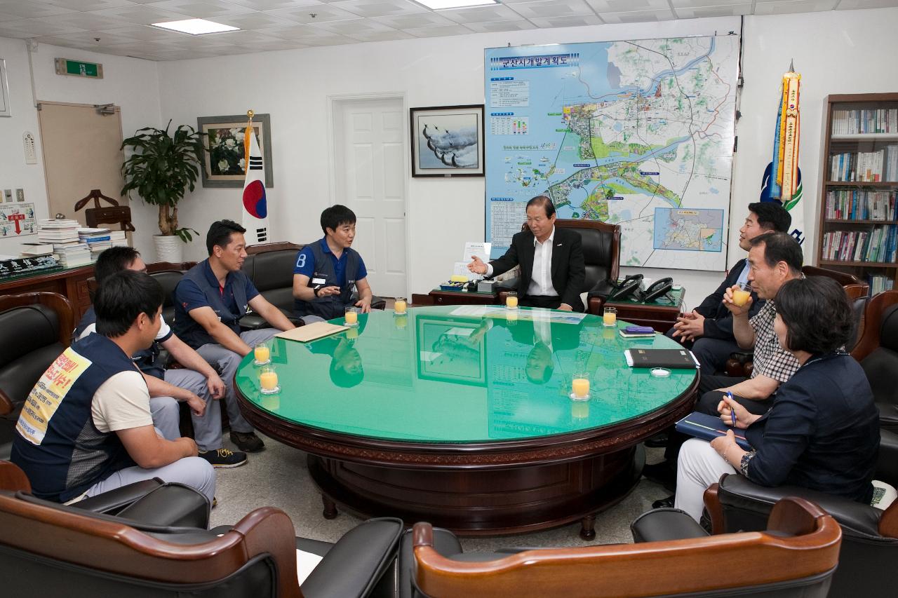 한국GM 노동조합 군산지회 지역복지 후원 기탁